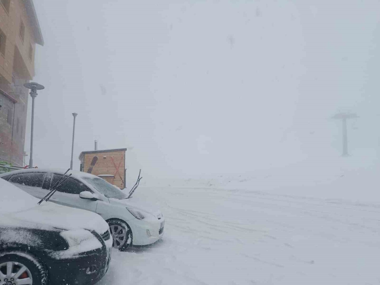 SAMSUN’DA GECE SAATLERİNDE ETKİLİ OLAN KAR YAĞIŞI, KENTİN ÖNEMLİ TURİZM NOKTALARINDAN LADİK AKDAĞ...