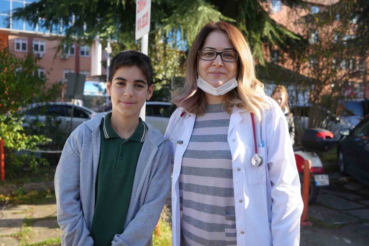 SAMSUN’DA GEÇTİĞİMİZ YAZ BİR KÖPEĞİN SALDIRISI SONUCU OMZUNUN BİR BÖLÜMÜ KOPAN 11 YAŞINDAKİ YUNUS...