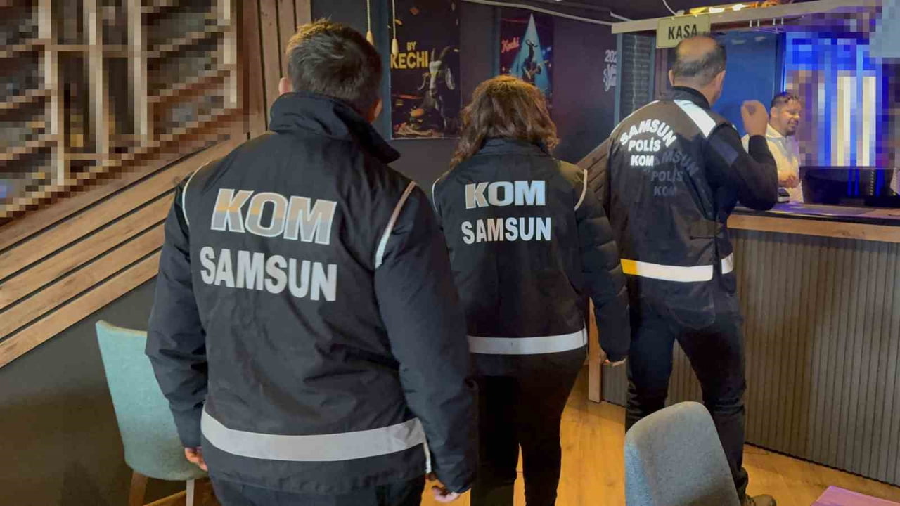 SAMSUN’DA POLİS EKİPLERİ, YILBAŞI ÖNCESİNDE SAHTE VE KAÇAK İÇKİ SATIŞININ ÖNLENMESİNE YÖNELİK İL...