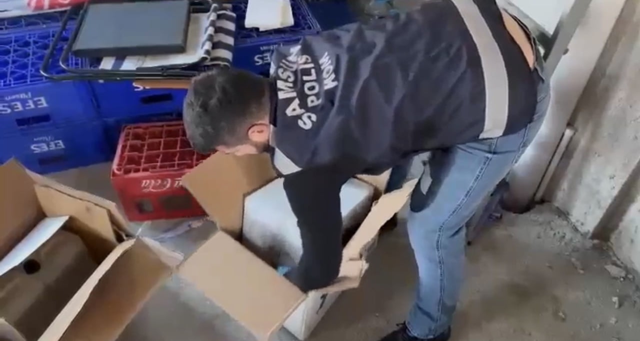 SAMSUN’DA YILBAŞI TEDBİRLERİ KAPSAMINDA GERÇEKLEŞTİRİLEN DENETİMLERDE SAHTE ALKOLLÜ İÇKİ ELE...
