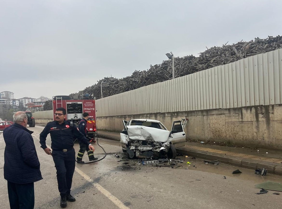 SAMSUN’UN VEZİRKÖPRÜ İLÇESİNDE ÜÇ ARACIN KARIŞTIĞI TRAFİK KAZASINDA 3 KİŞİ...