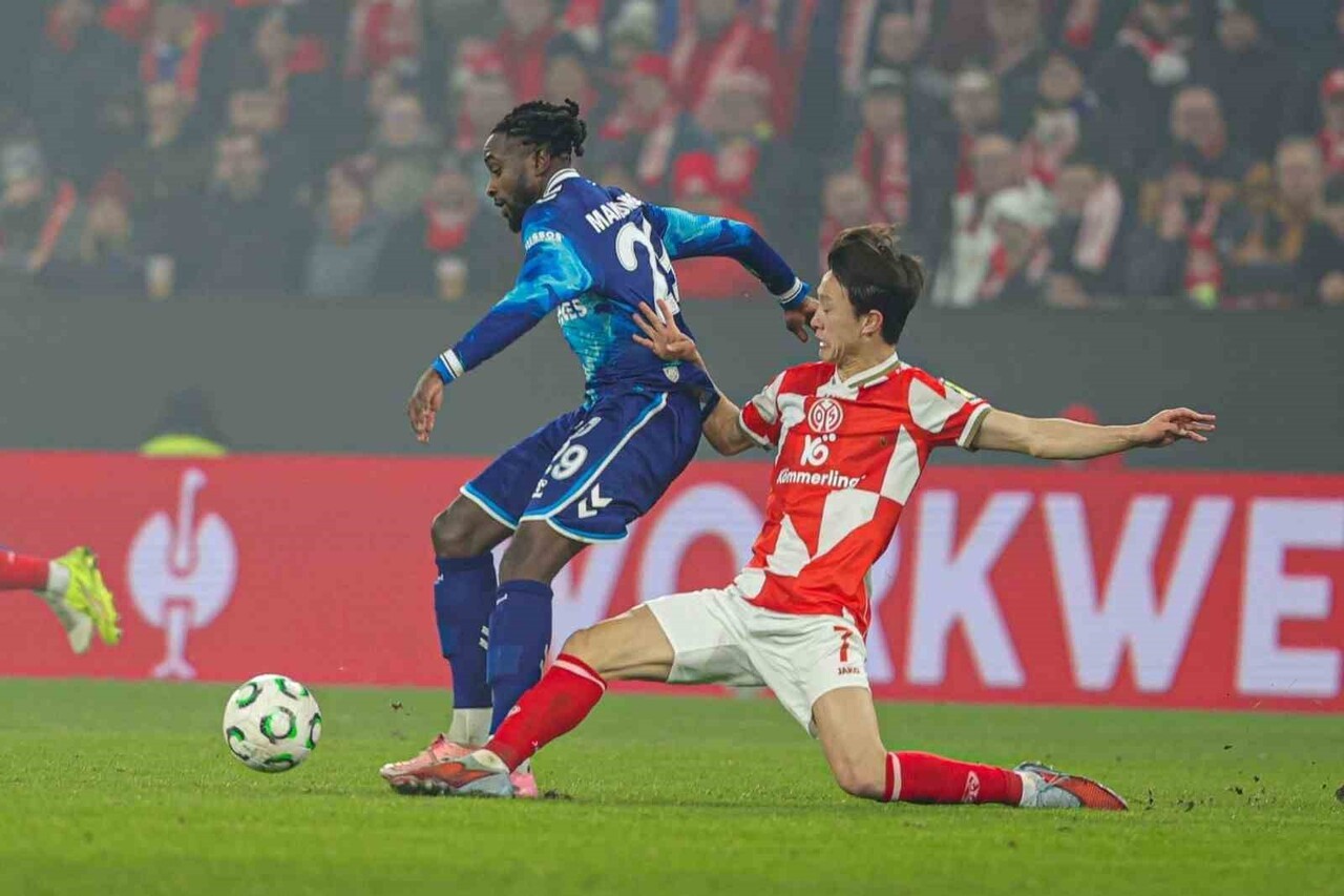 SAMSUNSPOR’UN ORTA SAHA OYUNCUSU ANTOİNE MAKOUMBOU, GALİP GELMELERİ GEREKEN MAİNZ 05 MÜCADELESİNİ...