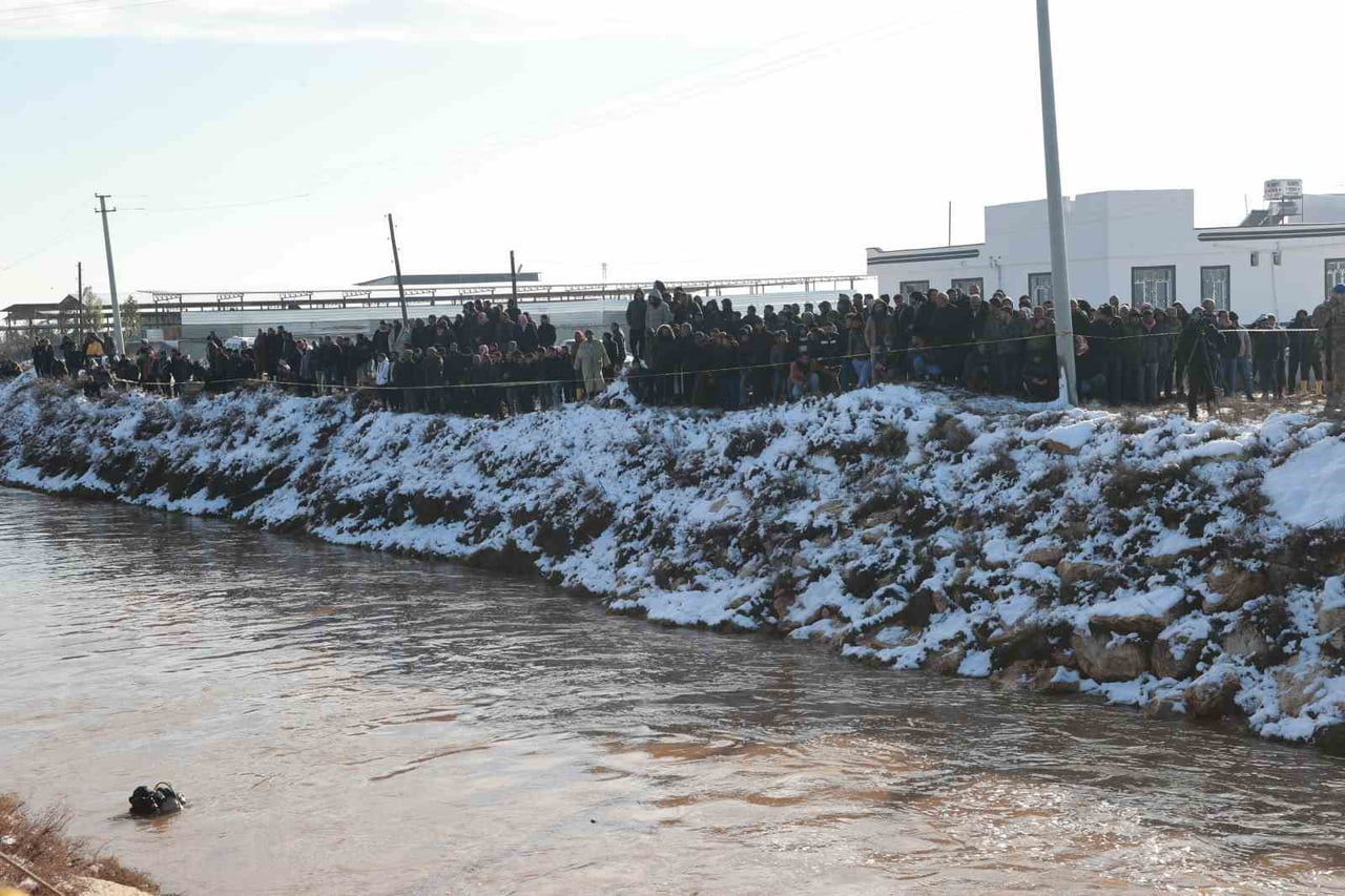 ŞANLIURFA'NIN HARRAN İLÇESİNDE, TAHLİYE KANALINA DEVRİLEN OTOMOBİL VE İÇERİSİNDEKİ 3 ÇOCUĞUN...