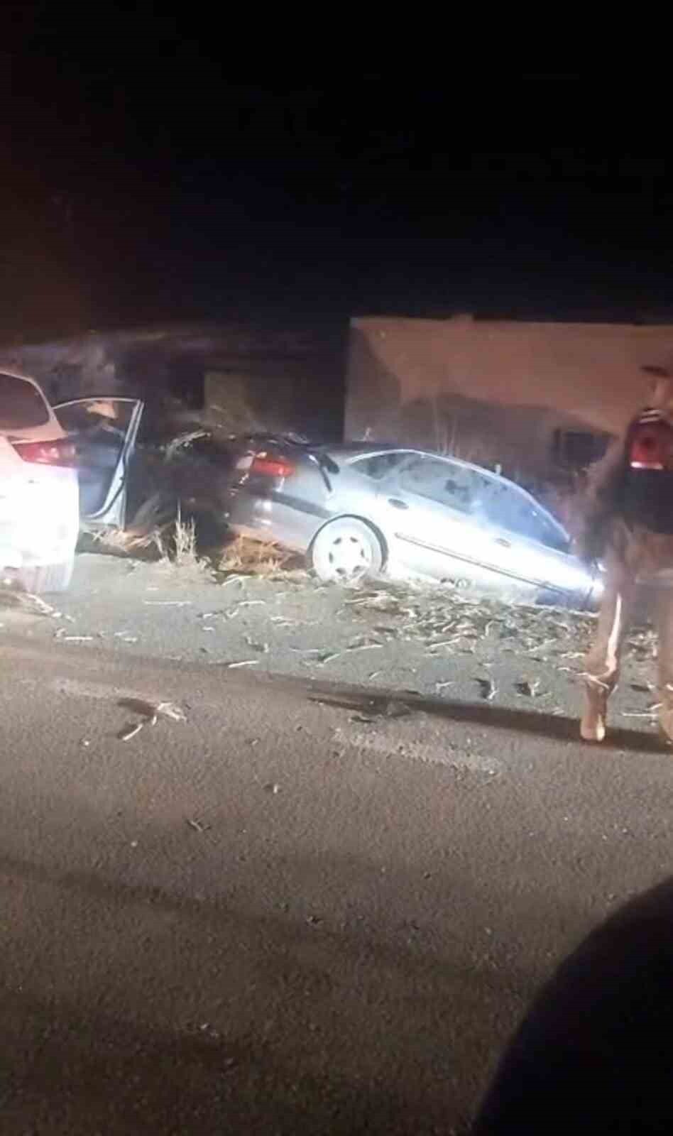 ŞANLIURFA'NIN VİRANŞEHİR İLÇESİNDE İKİ OTOMOBİLİN KAFA KAFAYA ÇARPIŞTIĞI KAZADA, 1 KİŞİ ÖLDÜ, 9...