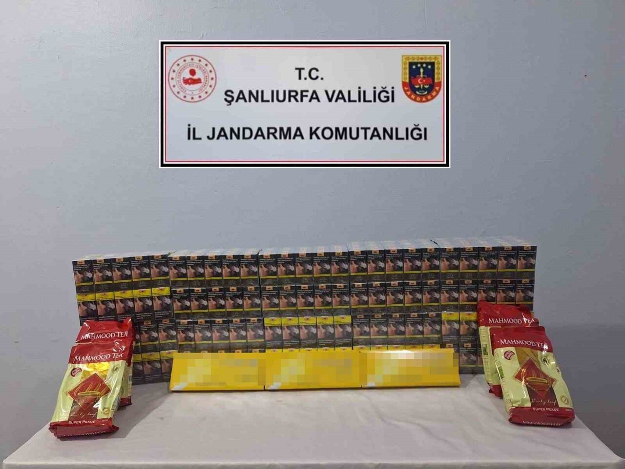 ŞANLIURFA’DA 5 BİN PAKET SİGARA İLE 23 KİLO ÇAY ELE GEÇİRİLDİ