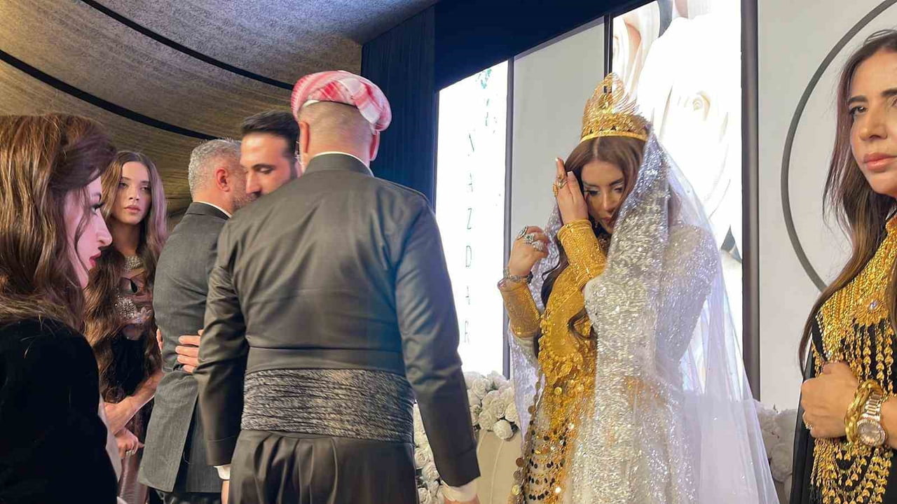ŞANLIURFA’DA AŞİRET DÜĞÜNÜNDE GELİNE KİLOLARCA ALTIN TAKILDI