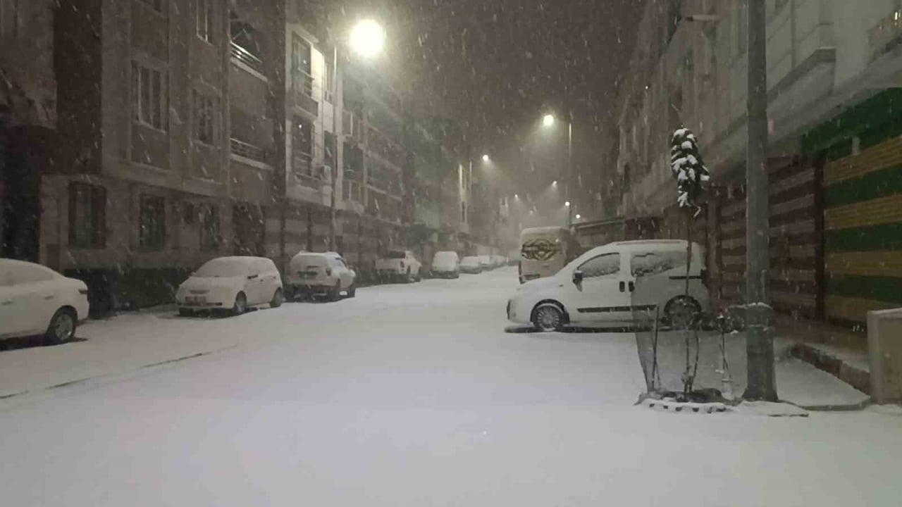 ŞANLIURFA’DA YOĞUN KAR YAĞIŞI