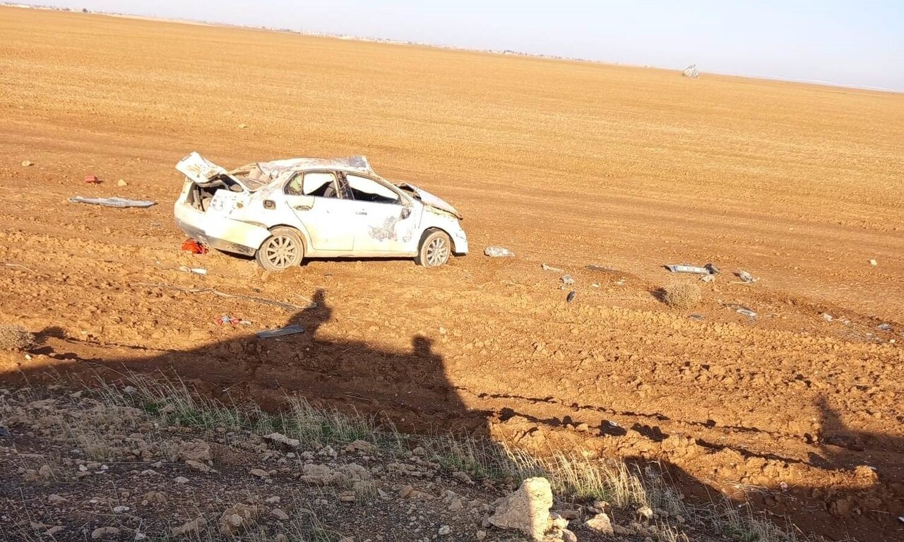 ŞANLIURFA’NIN CEYLANPINAR İLÇESİNDE KONTROLDEN ÇIKARAK TARLAYA DEVRİLEN OTOMOBİLİN SÜRÜCÜSÜ...