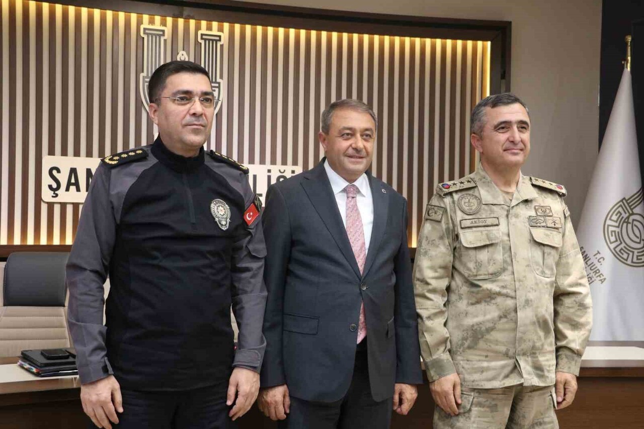 ŞANLIURFA VALİSİ HASAN ŞILDAK, ASAYİŞ VE GÜVENLİK BİLGİLENDİRME TOPLANTISI DÜZENLEDİ
