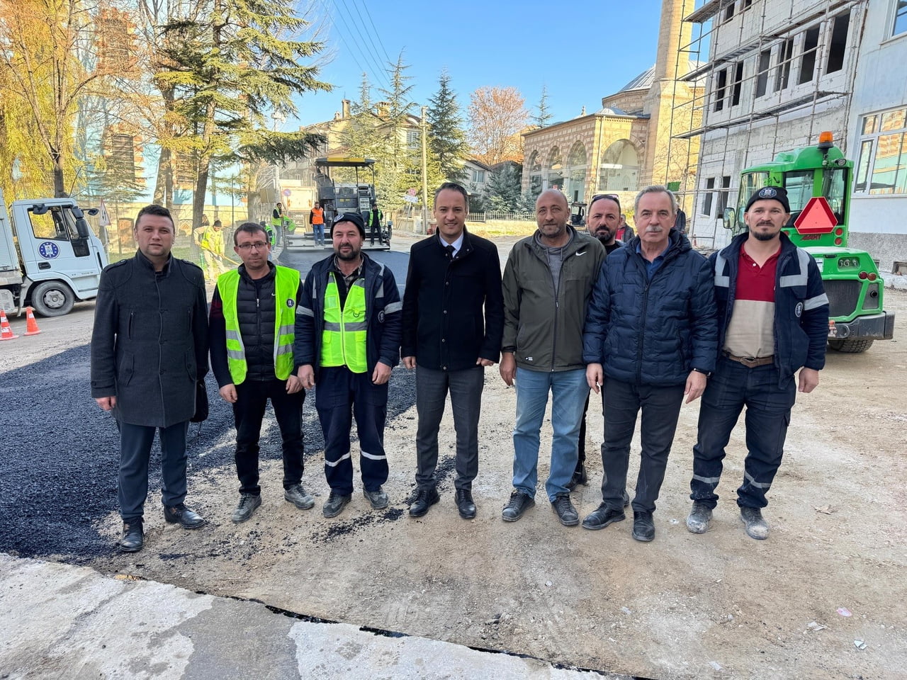 SARAY MAHALLESİ’NDE ASFALT ÇALIŞMALARI SÜRÜYOR