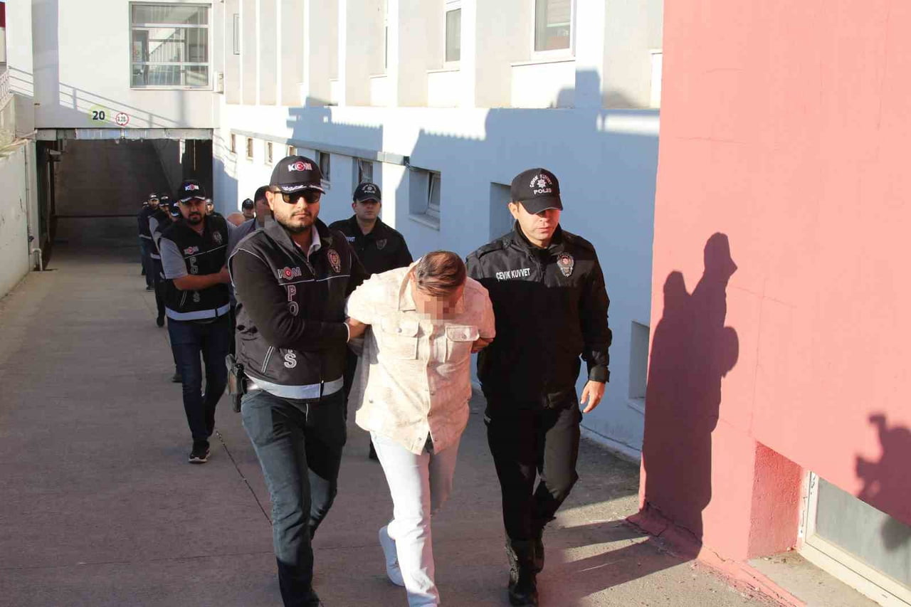 ŞEBEKEDE YÖNETİCİ POZİSYONUNDAKİ MAHİR A.