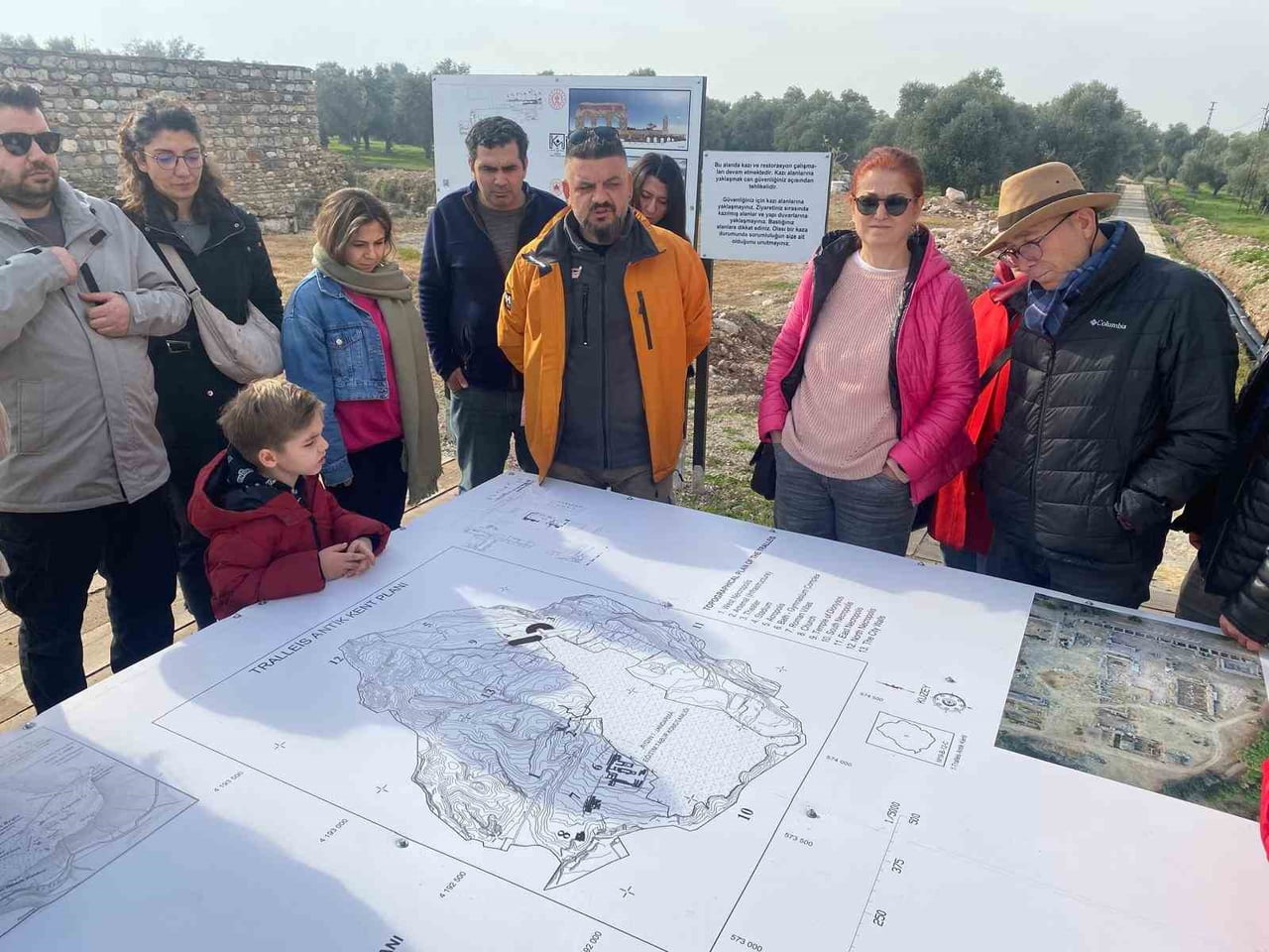 ŞEHİR PLANCILARI, TRALLEİS ANTİK KENTİ’NİN TARİHSEL VE KÜLTÜREL MİRASINI YERİNDE İNCELEYEREK...