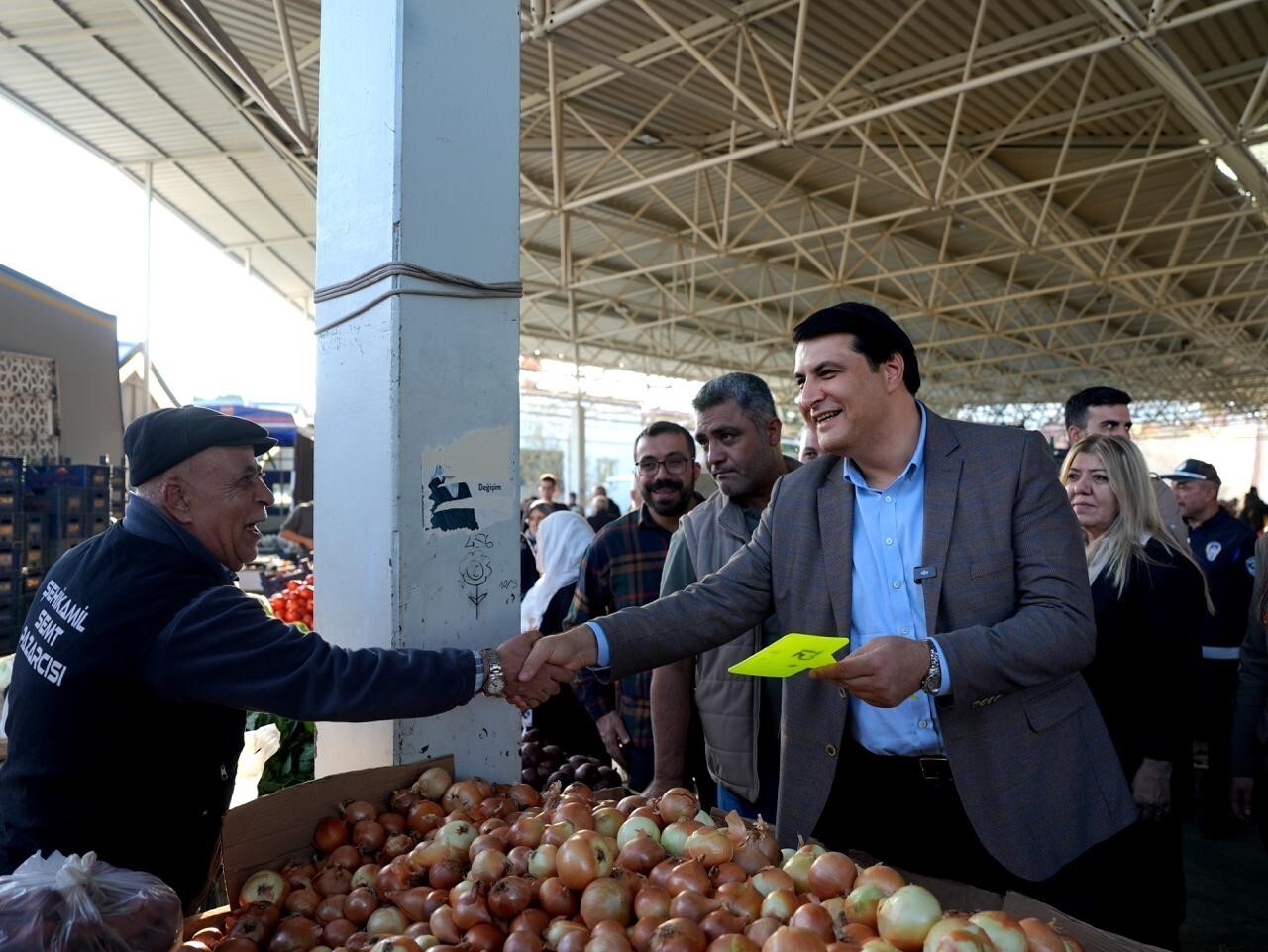 ŞEHİTKAMİL BELEDİYE BAŞKANI UMUT YILMAZ, İLÇE GENELİNDE SÜRDÜRDÜĞÜ SAHA ZİYARETLERİ KAPSAMINDA...