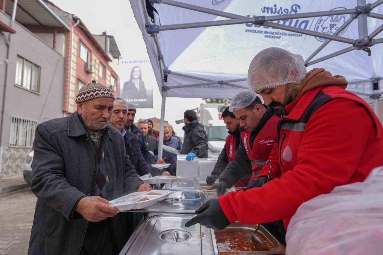 ŞEHZADELER BELEDİYE BAŞKANI GÜLŞAH DURBAY’IN VEFATININ 7. GÜNÜ DOLAYISIYLA AİLESİNİN YAŞADIĞI...