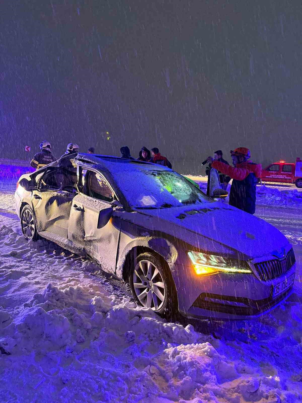 SİİRT'TE KAR KÜREME ARACI İLE OTOMOBİLİN ÇARPMASI SONUCU MEYDANA GELEN KAZADA 1 KİŞİ HAYATINI...