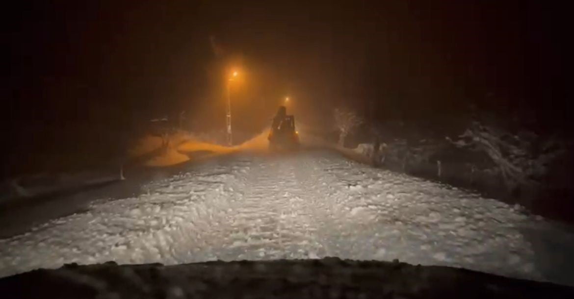 SİİRT'TE KAR YAĞIŞI NEDENİYLE KAPANAN 251 KÖY YOLUNUN 91'İ EKİPLERİN ÇALIŞMASI SONUCU...