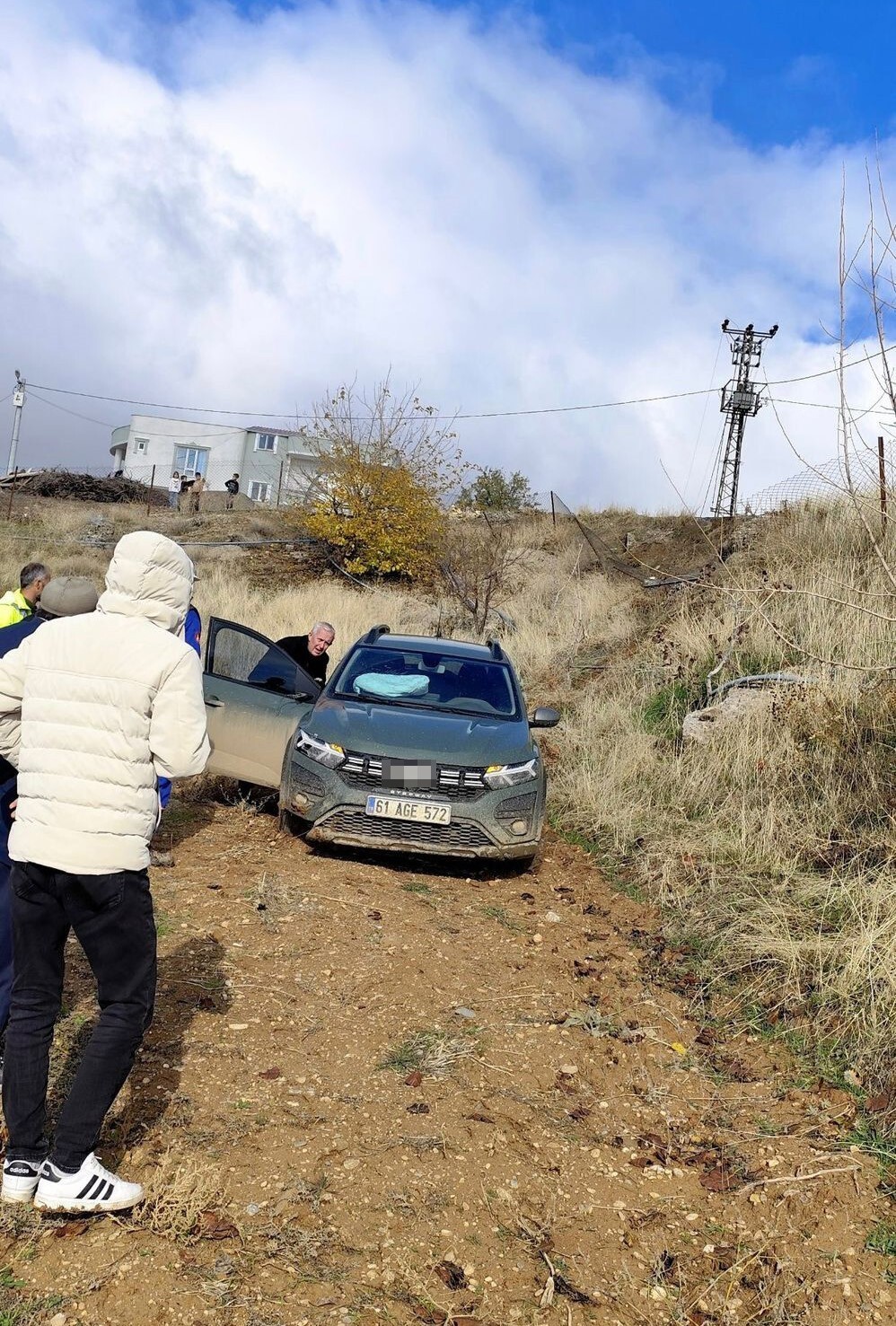 SİİRT’İN KURTALAN İLÇESİNDE SUV TİPİ ARACIN DEVRİLDİĞİ KAZADA YOLCULAR YARA ALMADAN KAZAYI...