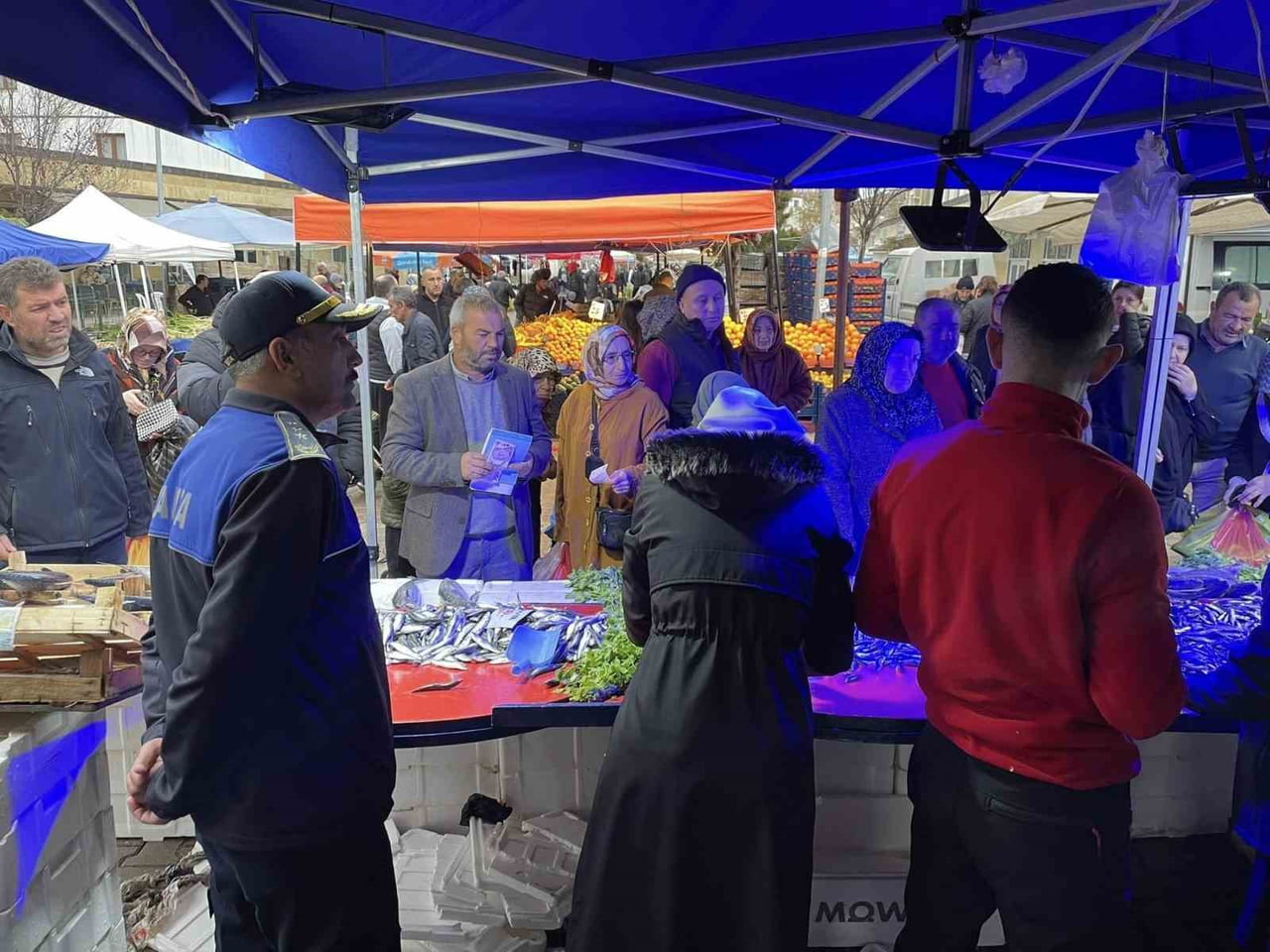 ŞİKÂYET ÜZERİNE BALIK TEZGÂHLARI DENETLENDİ