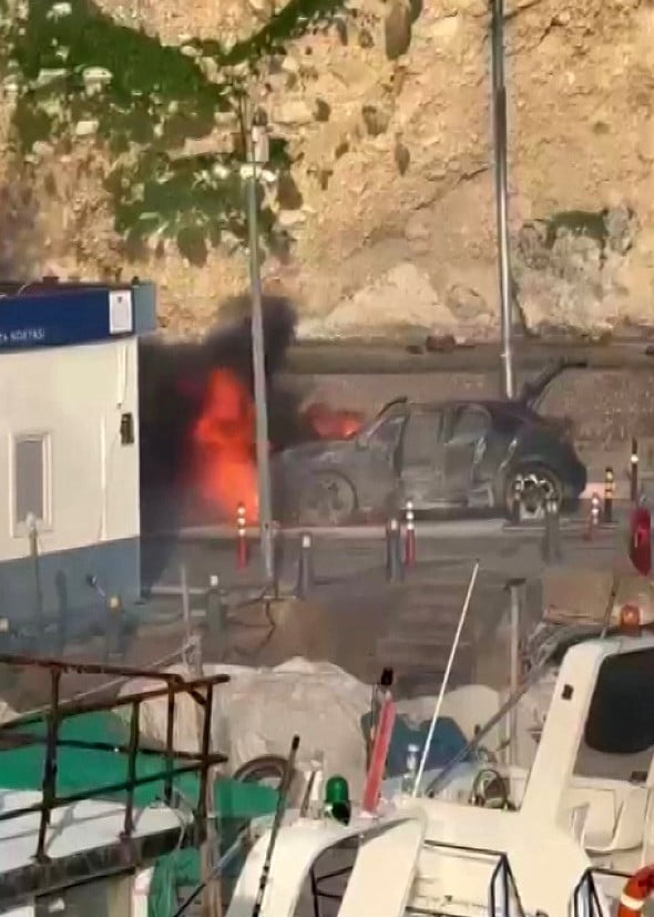 ŞİLE LİMANI'NDA SEYİR HALİNDE BULUNAN BİR ARAÇTA HENÜZ BİLİNMEYEN BİR NEDENLE YANGIN...