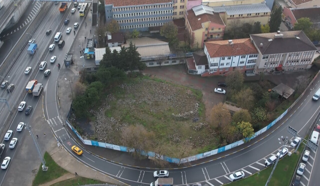 SİLİVRİ’DE 2019 YILINDA MEYDANA GELEN 5,8 BÜYÜKLÜĞÜNDEKİ DEPREMDE MİNARESİ HASAR ALAN VE ARDINDAN...