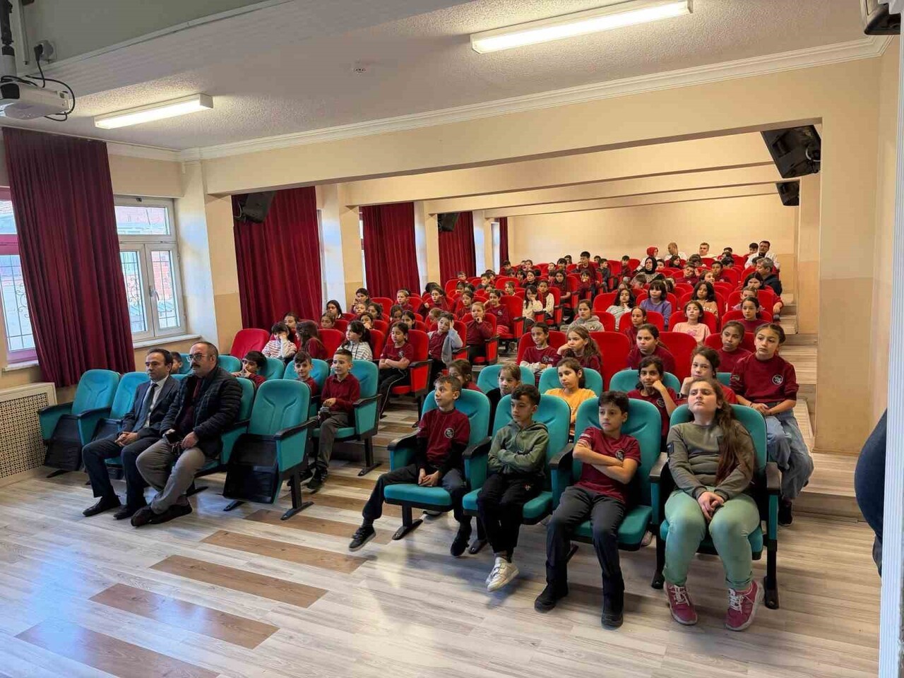 SİMAV’DA ÖĞRENCİLERE "GIDA GÜVENİLİRLİĞİ VE GIDA İSRAFI" KONULU EĞİTİM