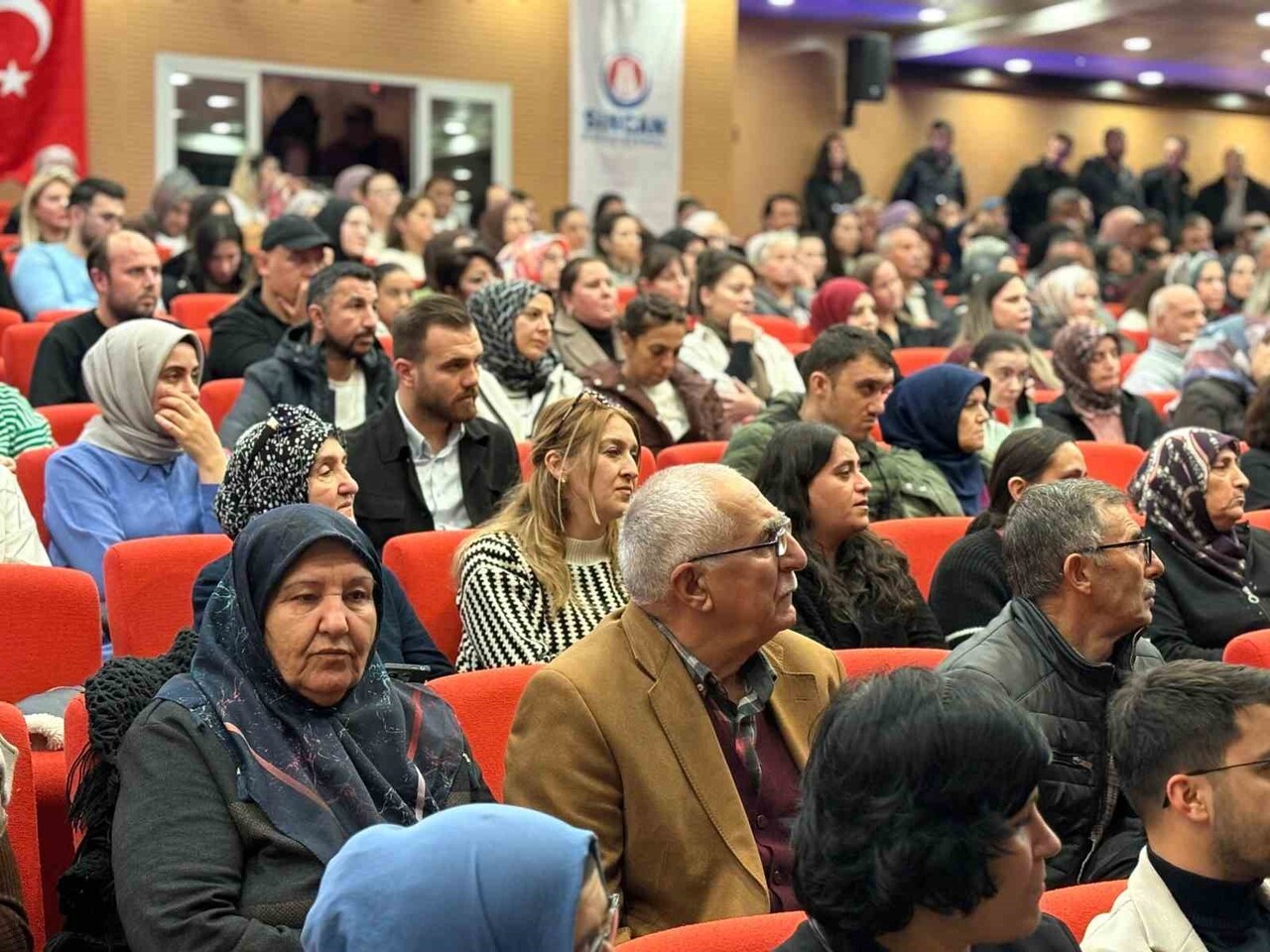 SİNCAN BELEDİYESİ ‘UMUDUN KANATLARI’ ÖZEL EĞİTİM GRUBU İLE GERÇEKLEŞTİRİLEN TİYATRO OYUNUYLA 3...