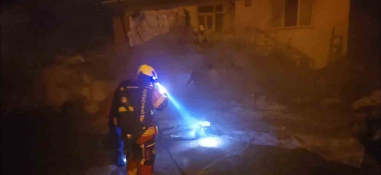 SINDIRGI’DA HAYVAN DAMI VE SAMANLIKTA YANGIN