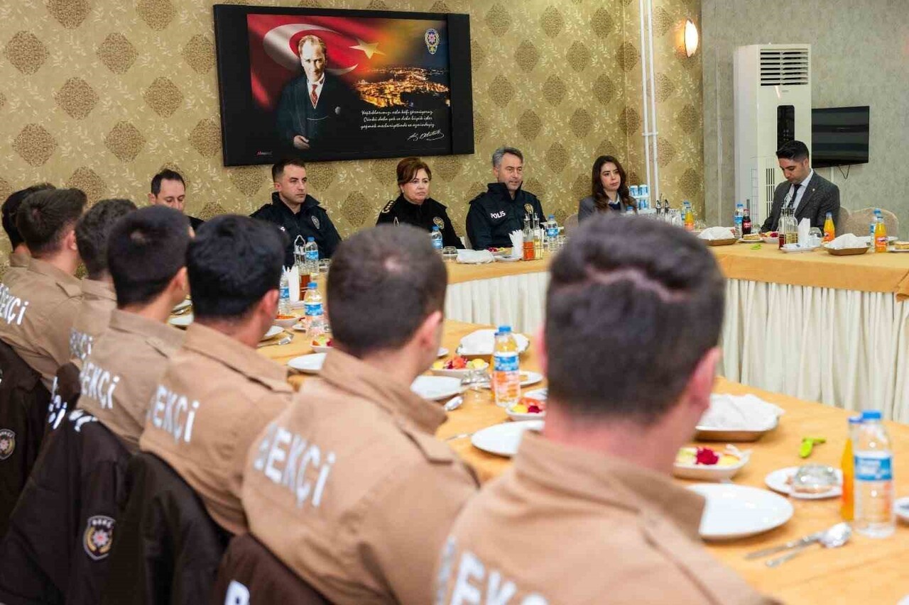 SİNOP İL EMNİYET MÜDÜRÜ SİBEL KILIÇOĞLU, ÇARŞI VE MAHALLE BEKÇİLERİYLE BİR ARAYA GELEREK KENT...