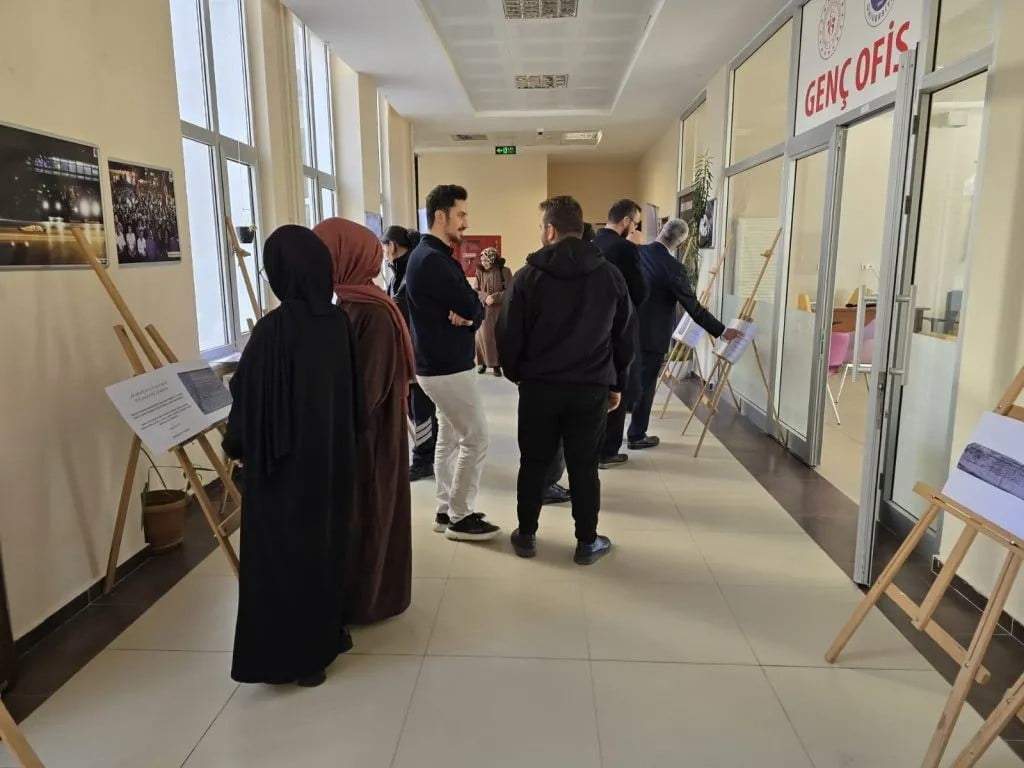 SİNOP’TA AÇILAN FOTOĞRAF SERGİSİYLE TARİHİ YAPILARDAKİ AYET VE HADİSLER GÜN YÜZÜNE...