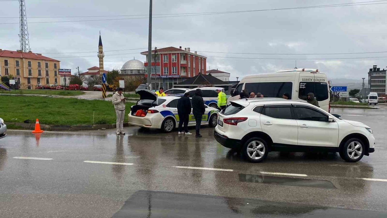 SİNOP’TA MEYDANA GELEN TRAFİK KAZASINDA 1 KİŞİ YARALANDI.