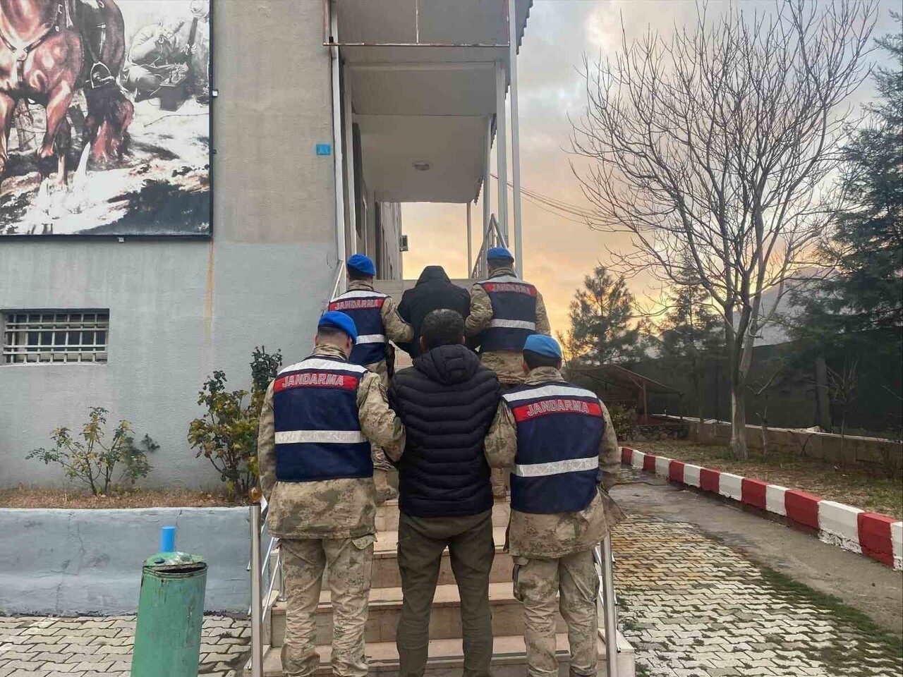 ŞIRNAK İL JANDARMA KOMUTANLIĞI KOM ŞUBE MÜDÜRLÜĞÜ EKİPLERİNCE, KAÇAKÇILIKLA MÜCADELE KAPSAMINDA...