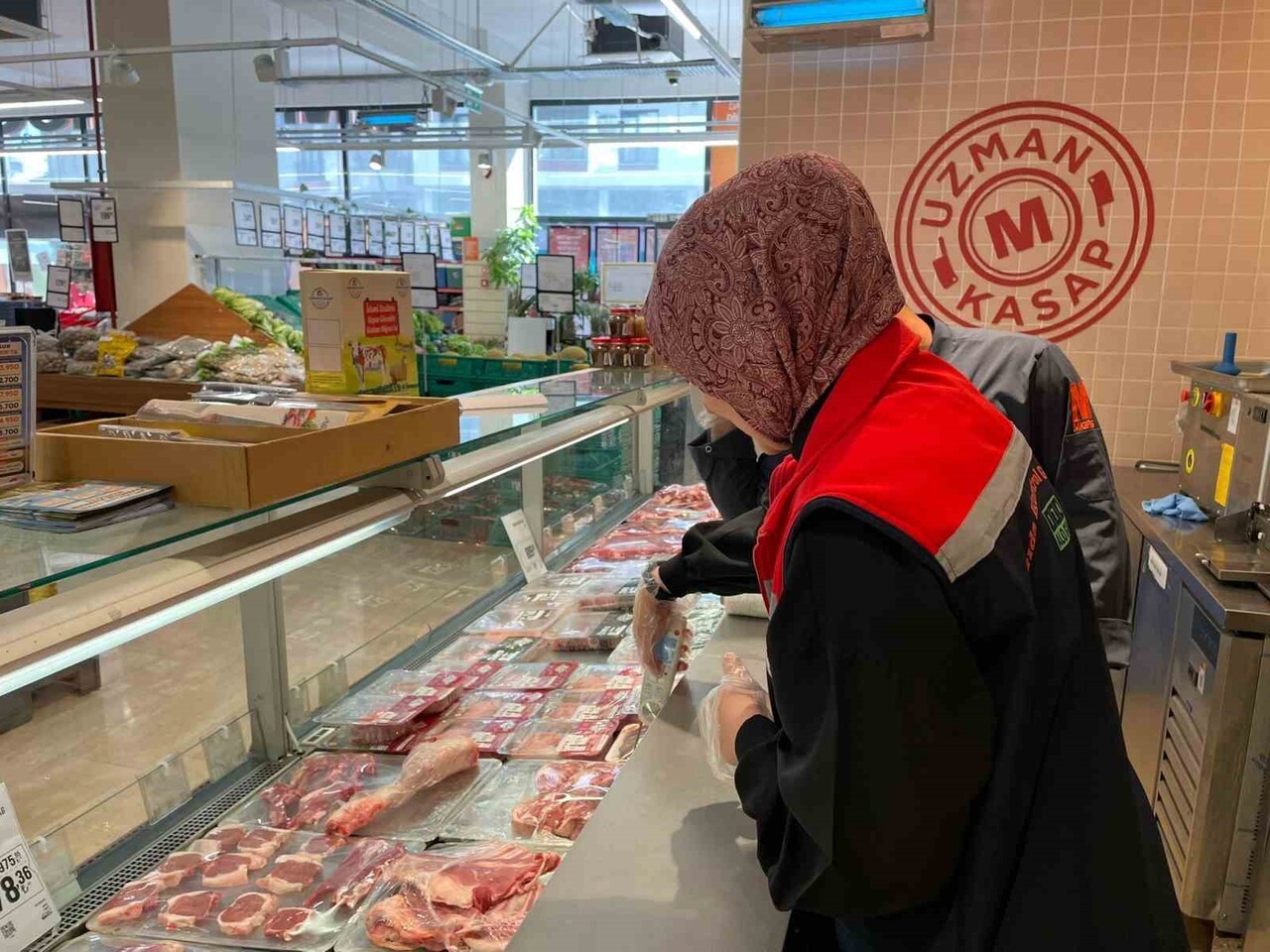 ŞIRNAK İL TARIM VE ORMAN MÜDÜRLÜĞÜ EKİPLERİ, KENT MERKEZİ VE İLÇELERDE YÜKSEK RİSK TAŞIYAN...