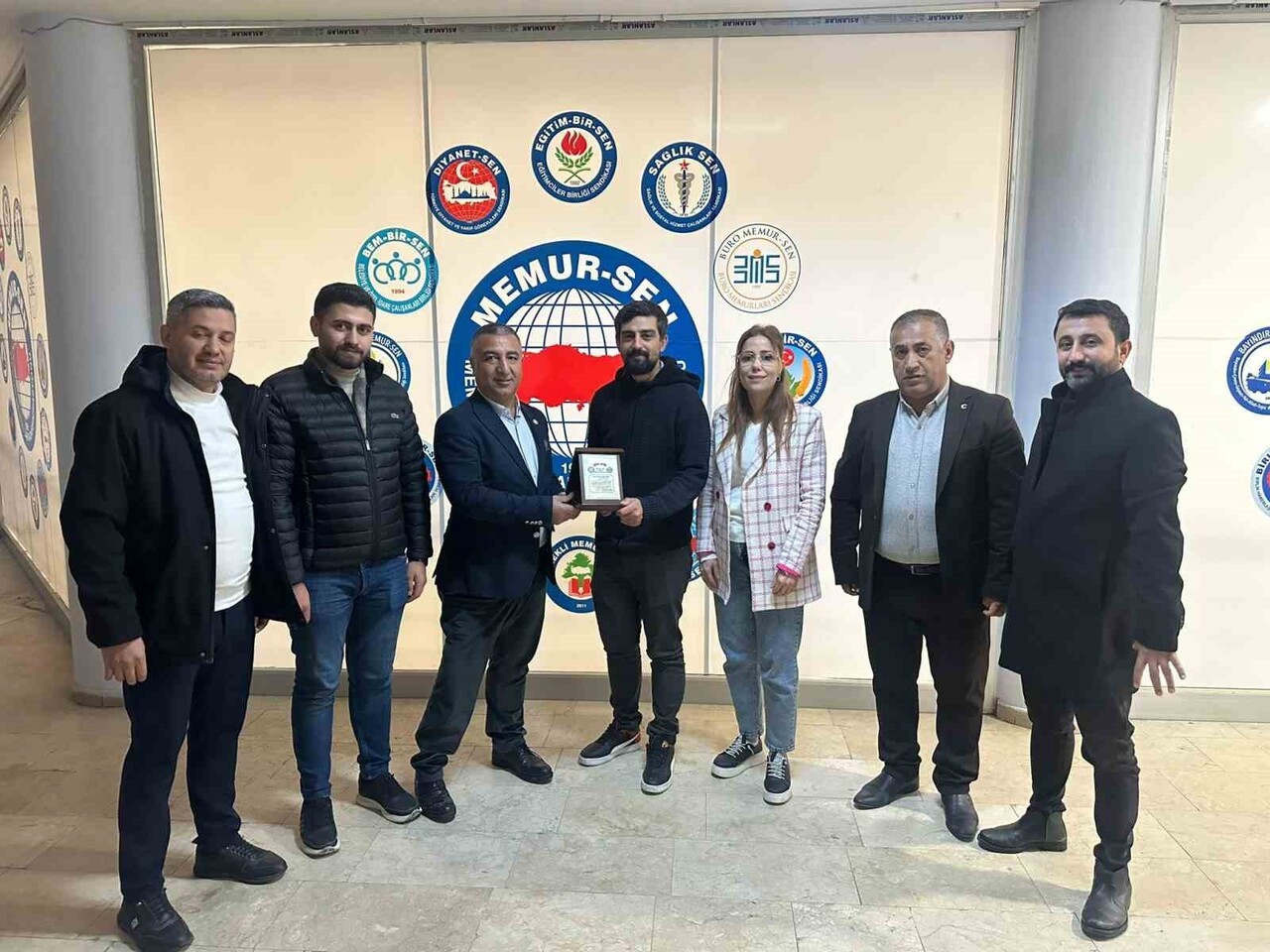 ŞIRNAK’TA 7 YILI AŞKIN SÜREDİR GÖREV YAPAN SAĞLIK-SEN İŞYERİ TEMSİLCİSİ HALİL İBRAHİM SÜLÜ...