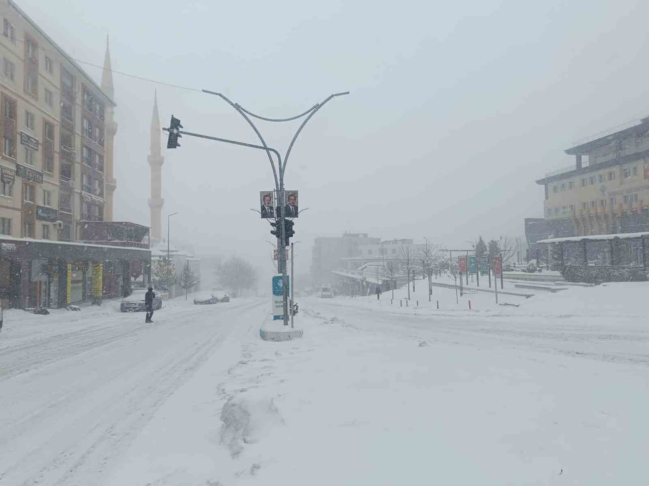 ŞIRNAK’TA ETKİLİ OLAN YOĞUN KAR YAĞIŞI VE OLUMSUZ HAVA KOŞULLARI NEDENİYLE ŞIRNAK BELEDİYESİ...