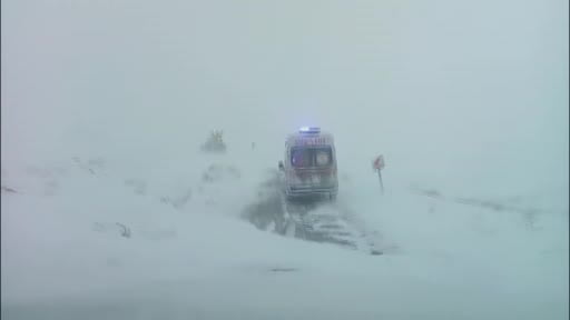 Sivas'ta hamile kadın rahatsızlandı, kapanan yolu açmak için ekipler seferber oldu