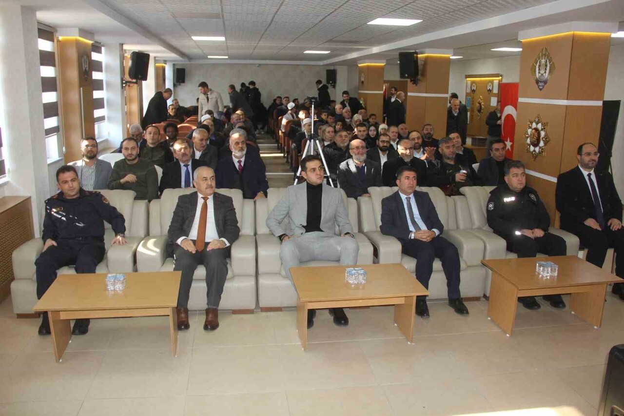 SİVAS'TA "GENÇ BİLALLER EZANI GÜZEL OKUMA YARIŞMASI" VE "GENÇ MUHAFIZLAR HAFIZLIK YARIŞMASI" İL...