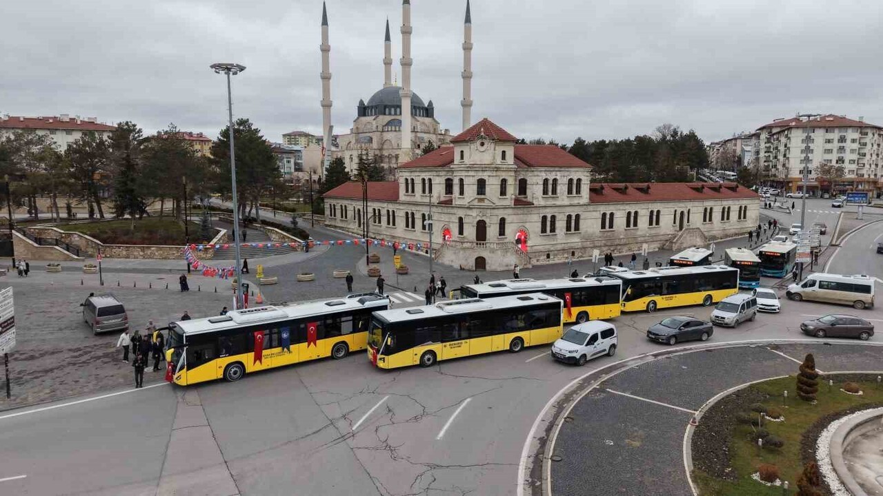 SİVAS BELEDİYESİ, KENTİN ULAŞIM ALTYAPISINI GÜÇLENDİRMEK AMACIYLA 2 YENİ OTOBÜSÜ DAHA HİZMETE...