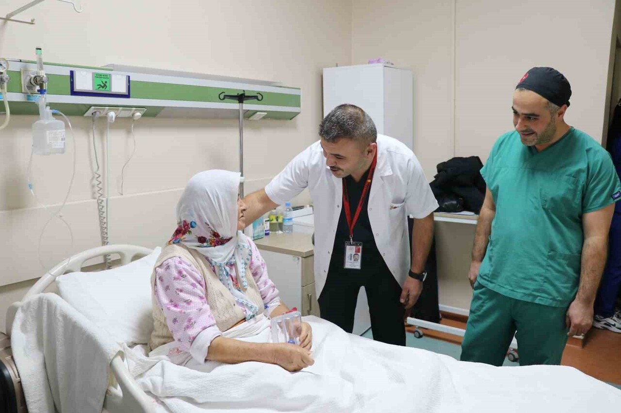 SİVAS DEVLET HASTANESİ DOKTORLARI, B GRUBU İKİNCİ BASAMAK STATÜSÜNDE OLMASINA RAĞMEN İLK KEZ...