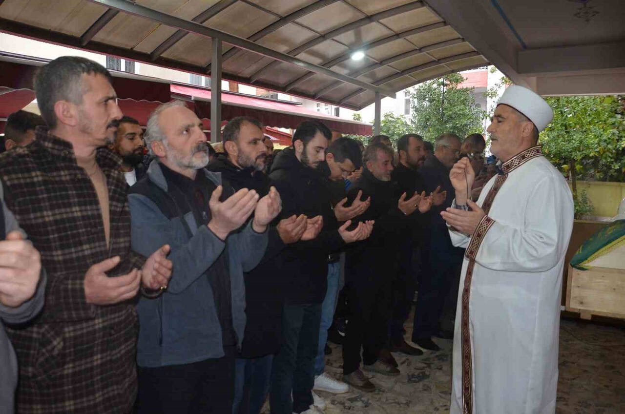 SİVAS’IN DİVRİĞİ İLÇESİNDE MADEN SAHASINDA MEYDANA GELEN GÖÇÜKTE TOPRAK ALTINDA KALAN ŞANTİYE...