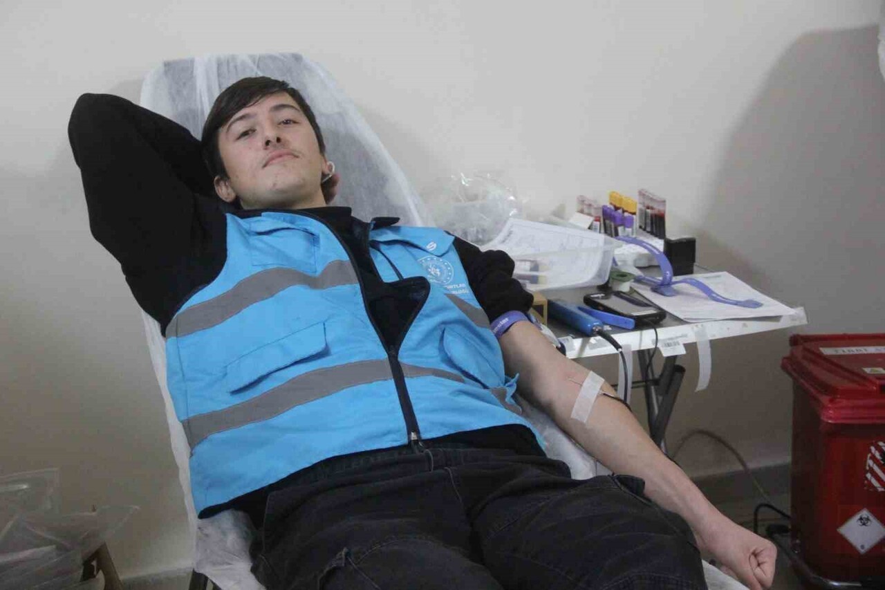 SİVAS’IN ZARA İLÇESİNDE “BİRBİRİMİZE CANDAN BAĞLIYIZ” KAMPANYASI KAPSAMINDA ÜNİVERSİTE ÖĞRENCİLERİ...