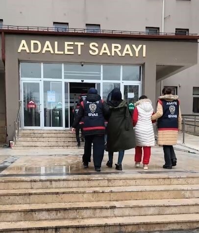 SİVAS’TA BİR VATANDAŞI EVLİLİK VAADİYLE 1 MİLYON TL DOLANDIRAN 3 KİŞİDEN 2’Sİ...
