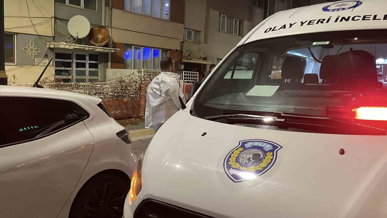 SİVAS’TA KARDEŞİ TARAFINDAN GÖĞSÜNDEN BIÇAKLANAN AĞABEY, KALDIRILDIĞI HASTANEDE HAYATINI KAYBETTİ....