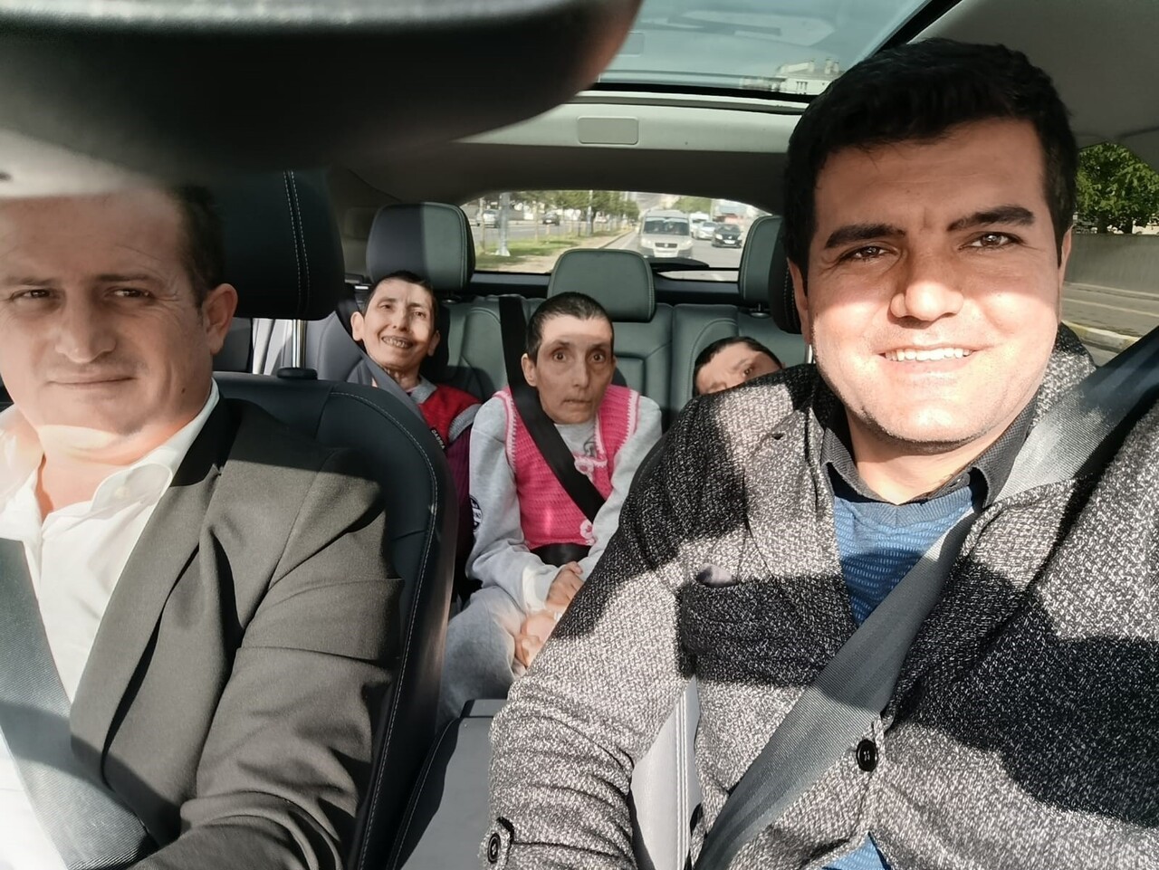 SİVAS’TA YAŞAYAN VE BEDENSEL ENGELLİ OLAN 3 KARDEŞ, YERLİ VE MİLLİ TOGG’A BİNMEK İSTEDİ. HAYALLERİ...