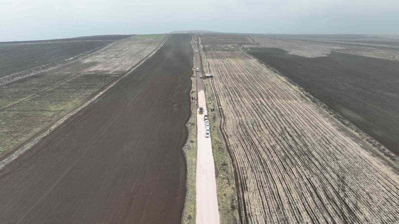 SİVEREK KIRSALINDAKİ YOLLARI BÜYÜKŞEHİR YAPIYOR