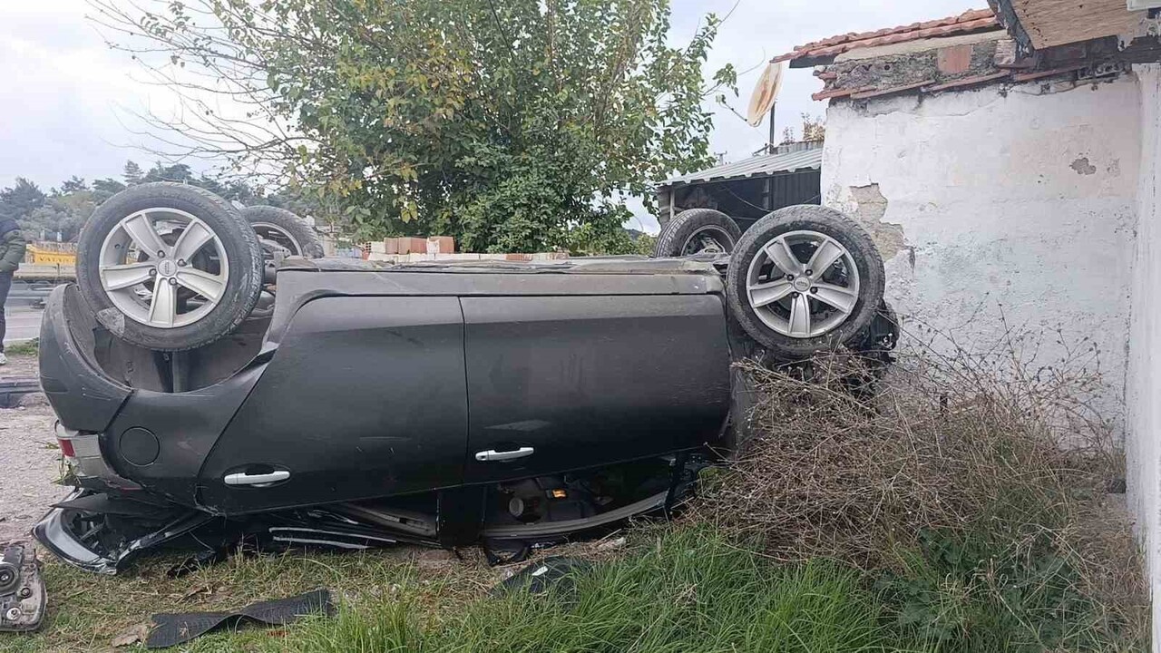 SÖKE’DE OTOMOBİL TAKLA ATTI: 1 YARALI