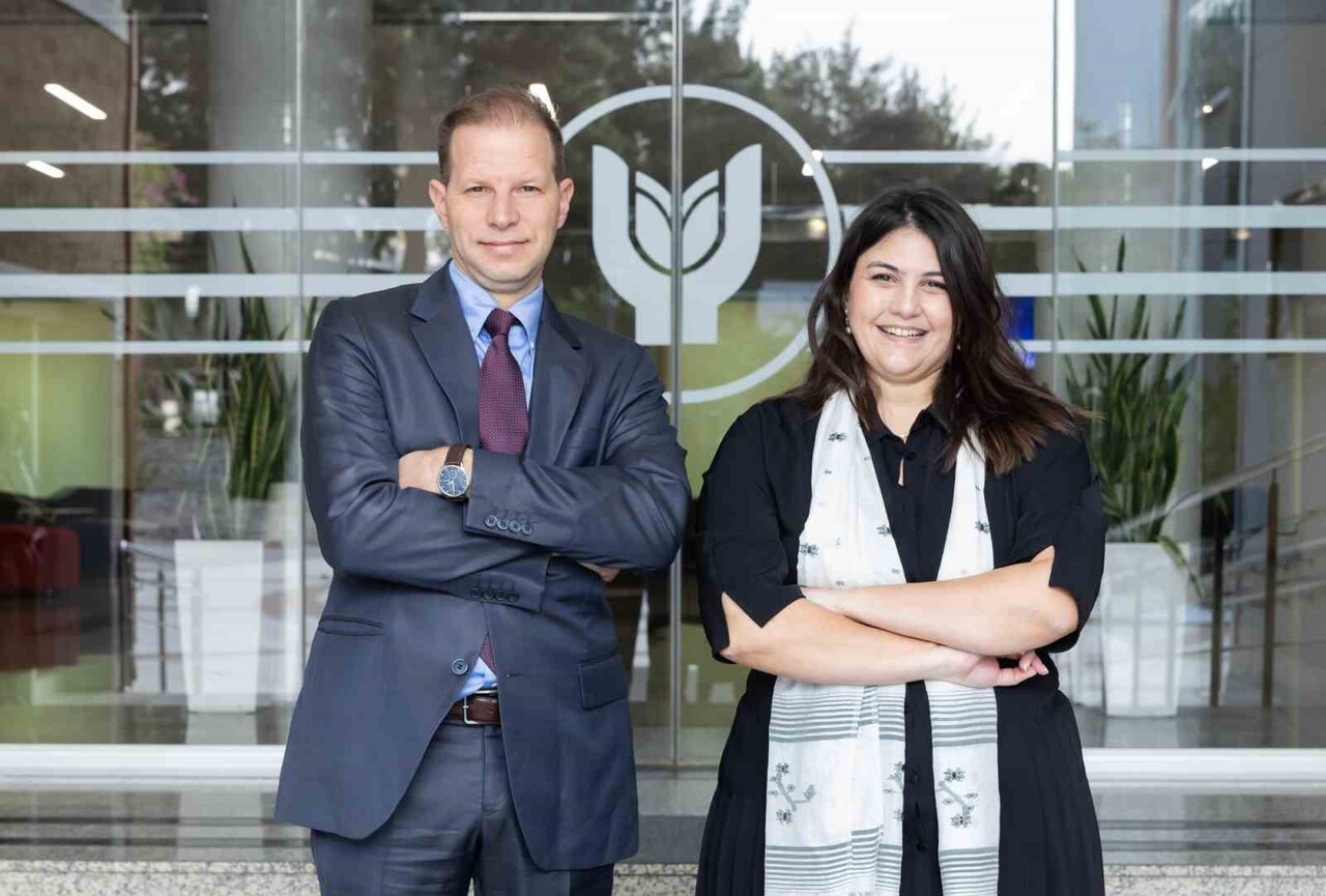 (SOLDAN SAĞA) EMRE İŞERİ, ASLI TOPUKCU İDUĞ