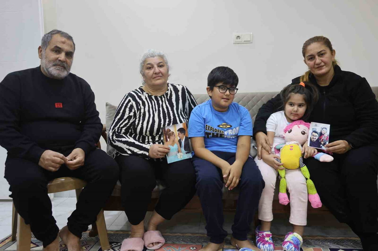 (SOLDAN SAĞA) HASAN KESER, ARZU HASAN KESER, AYAZ VE ADA NAZ, ÇİLEM ARTAN