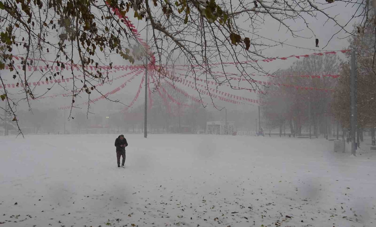 SON YILLARDA CİDDİ KURAKLIĞIN YAŞANDIĞI GAZİANTEP'TE GECE SAATLERİNDE BAŞLAYAN VE SABAH...