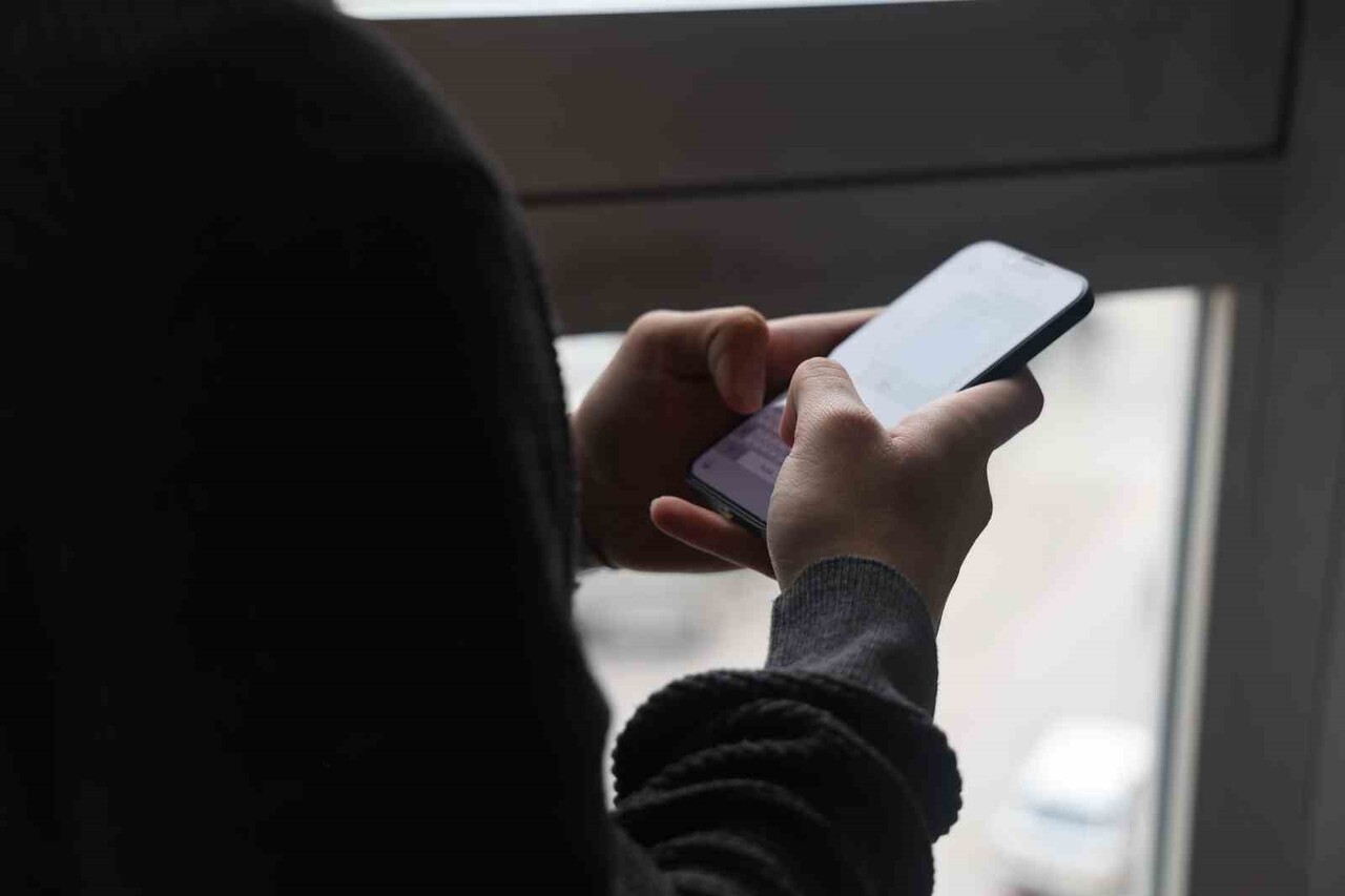 SOSYAL MEDYADA YAYGINLAŞAN KISA VİDEOLAR, DİKKAT VE MOTİVASYON KAYBINA YOL AÇTIĞINI BELİRTEN...