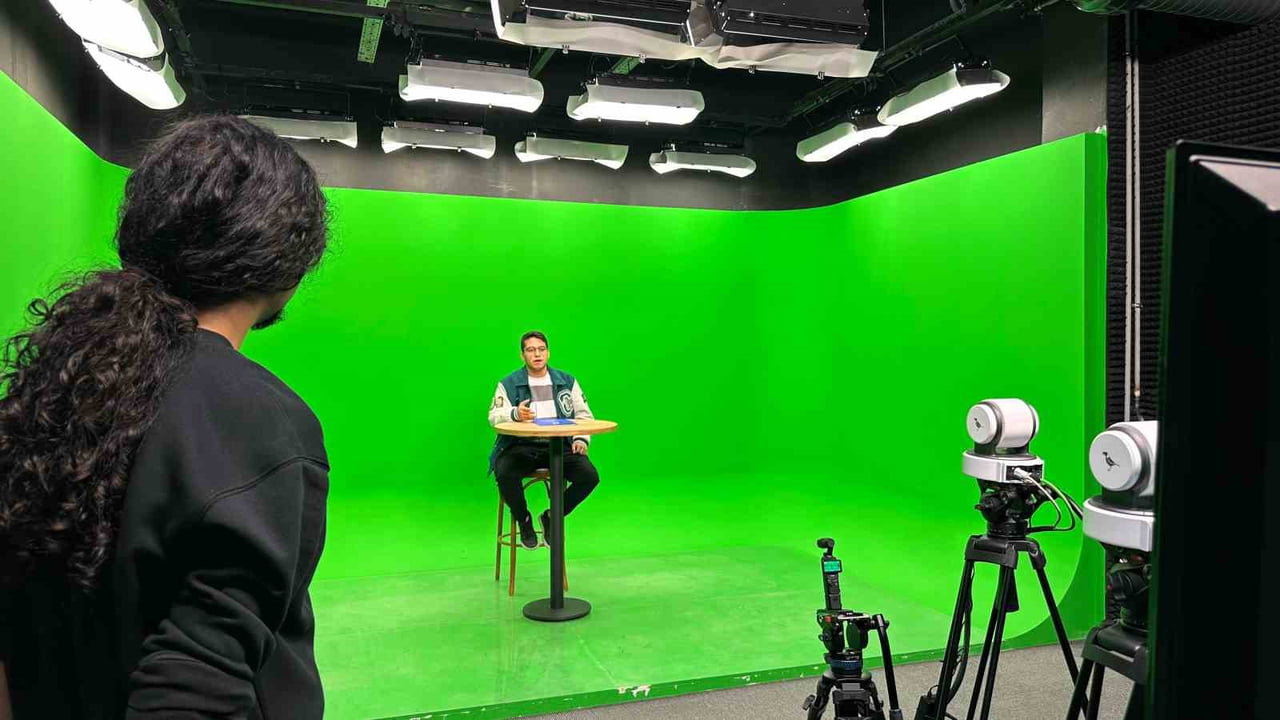SUBÜ ÖĞRENCİLERİ, TEKNİK GEZİ ÇERÇEVESİNDE SUBÜ STÜDYOLARI’NDA GREEN SCREEN UYGULAMALARI BAŞTA...